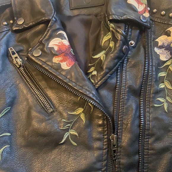 💥BLANK NYC moto biker jacket studded double zip floral embroidery Size XS - Picture 4 of 4
